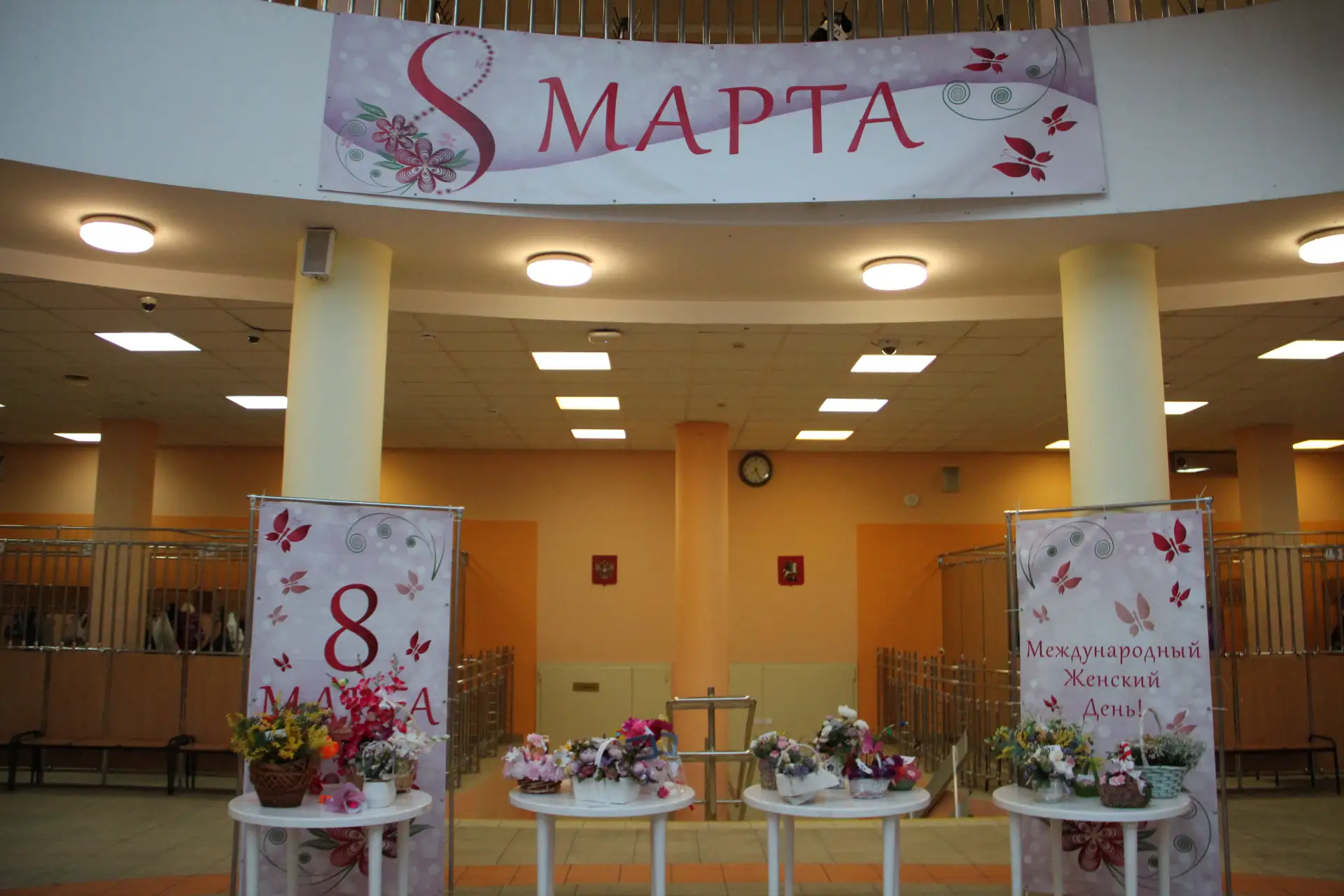 🌸🌷 Весенняя сказка на первом этаже🌷🌸  🌐 В "шаре" расцвели невероятные букеты и экибаны, которые сдел