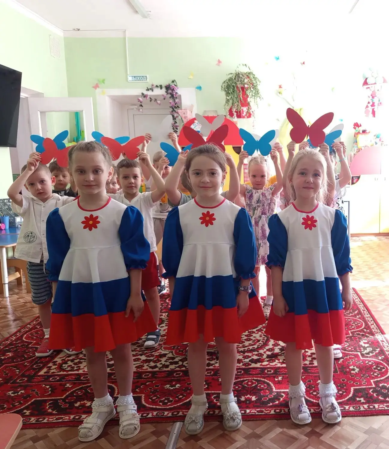 Как готовились к Дню России ребята из группы Родничок!