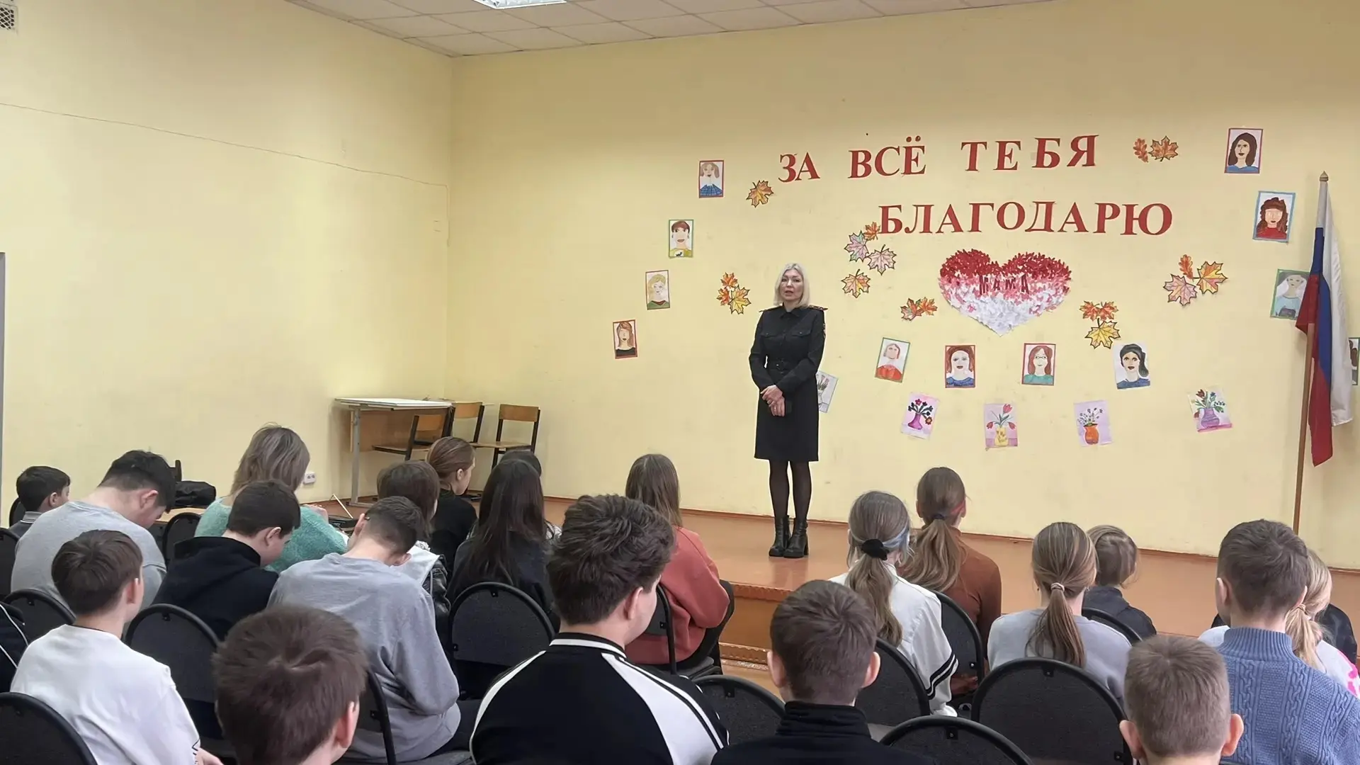 Профилактическая беседа по БДД в нашей школе! 🚦🚔   🗒 В минувшую пятницу во втором здании нашей школы