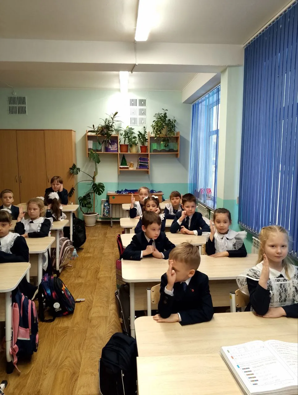 🛡️ Цифровой щит: учимся безопасности в сети  Неделя в гимназии началась с традиционной еженедельной 
