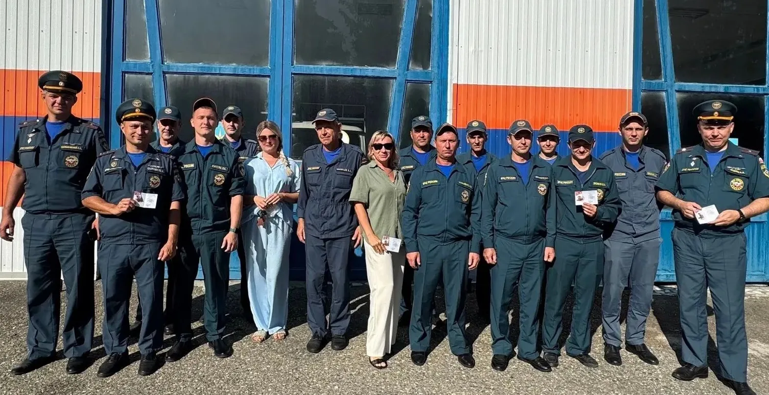 Пожарные мостовского 5-го пожарно-спасательного отряда МЧС получили знаки отличия ГТО.