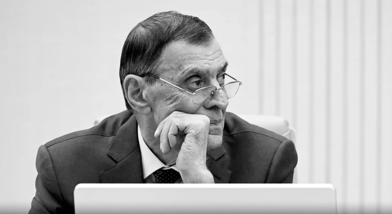 ⚡️Умер один из авторов Конституции России Борис Эбзеев. Ему было 76 лет.