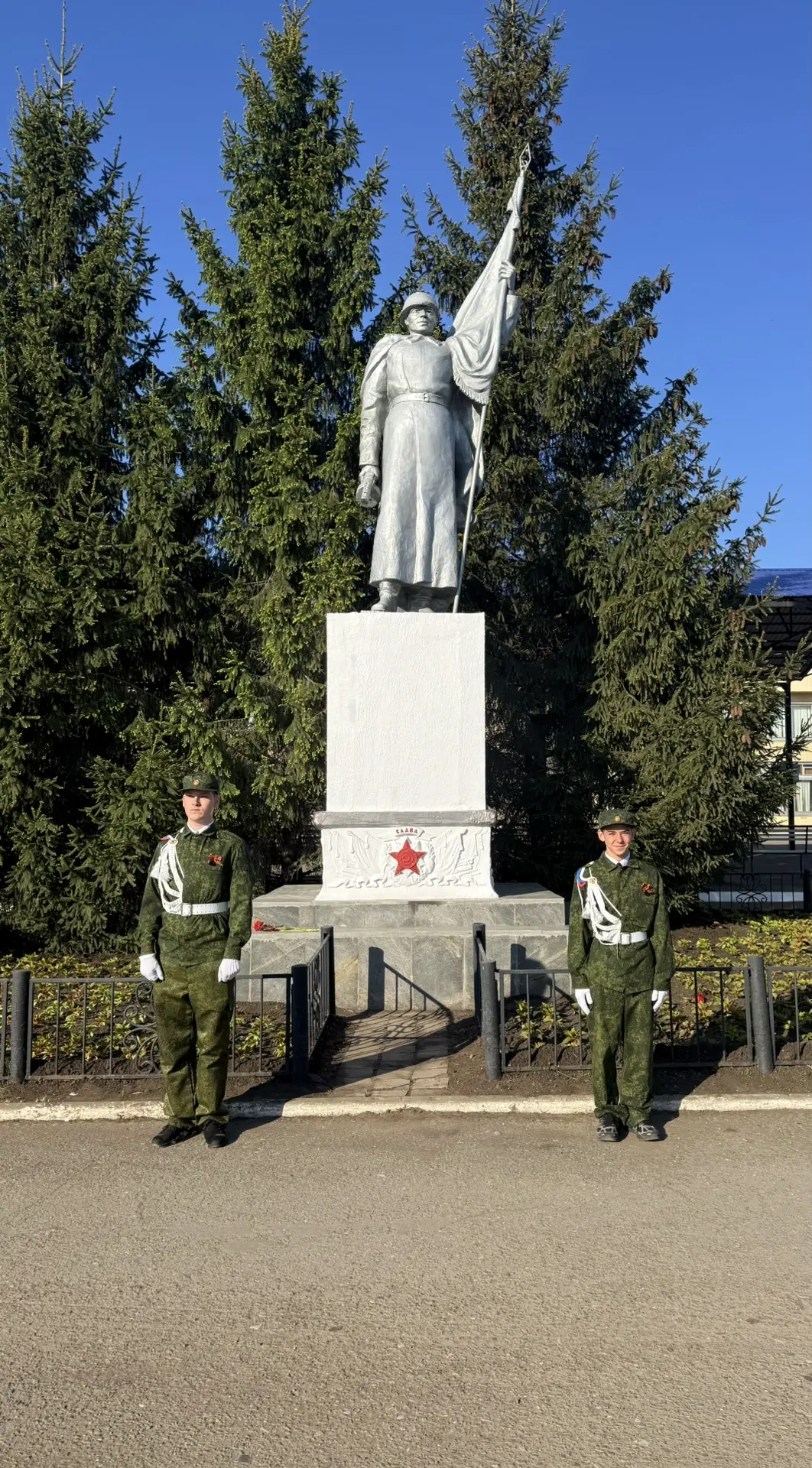 🇷🇺Сегодня в День 81-ой годовщины Победы в Великой Отечественной войне юнармейцами наш...