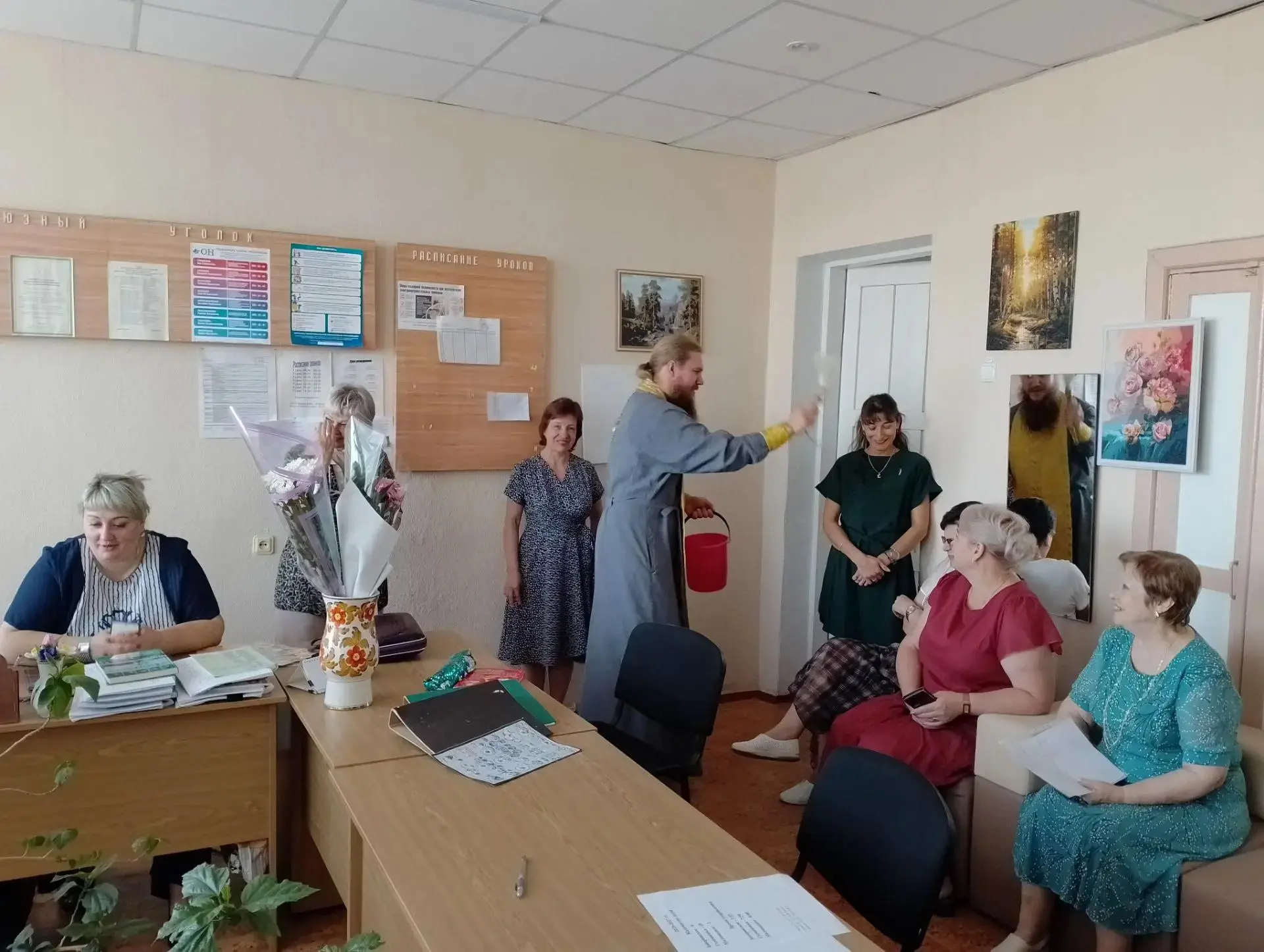 Светлый старт в новый учебный год! 02.09.2026 нашу школу посетил настоятель Свято-Крест...