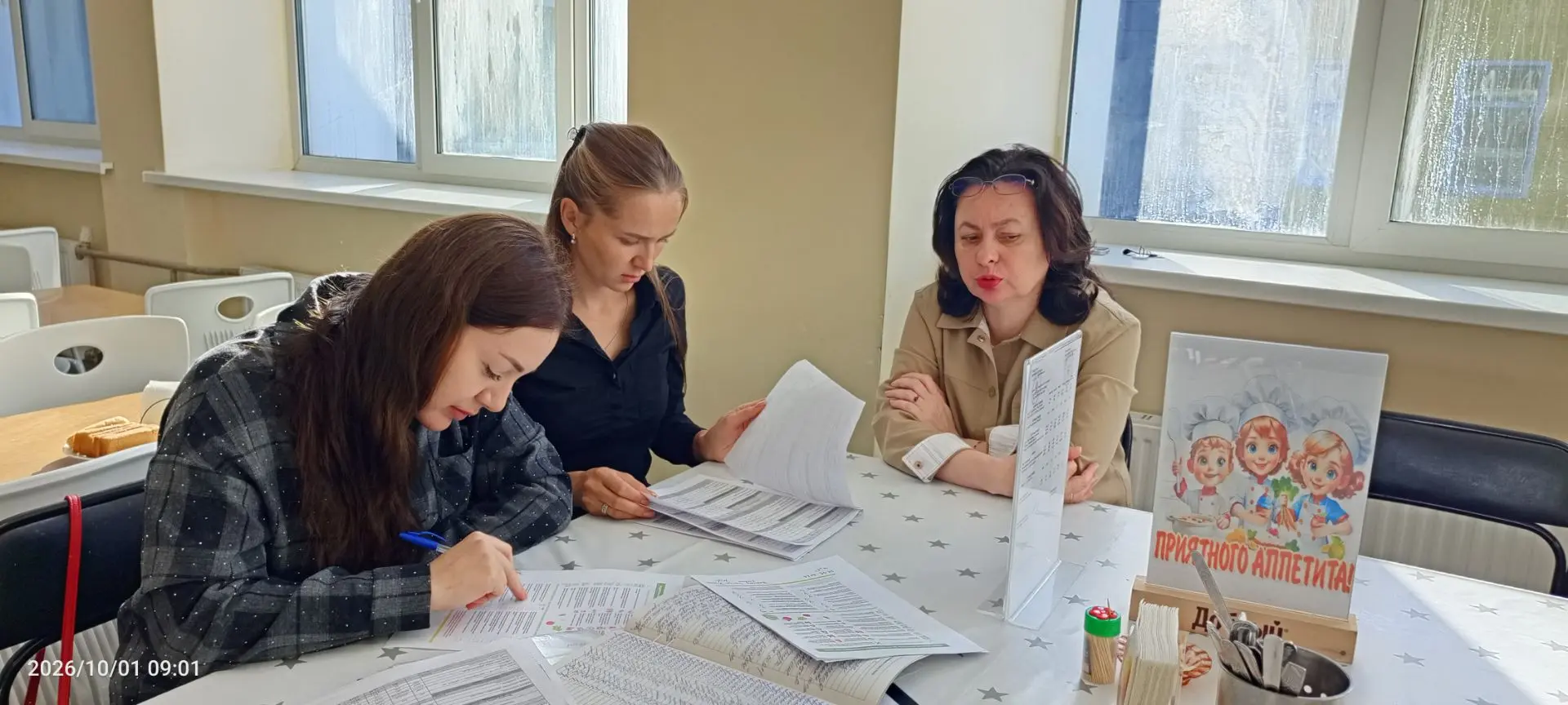 В рамках родительского контроля школьную столовую посетили родители зд класса. Родители...