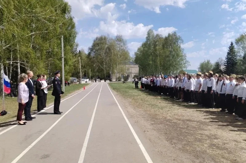 🎤⭐️В Первомайском районе школьники приняли участие в смотре-конкурсе строевой песни  В Санниковской 