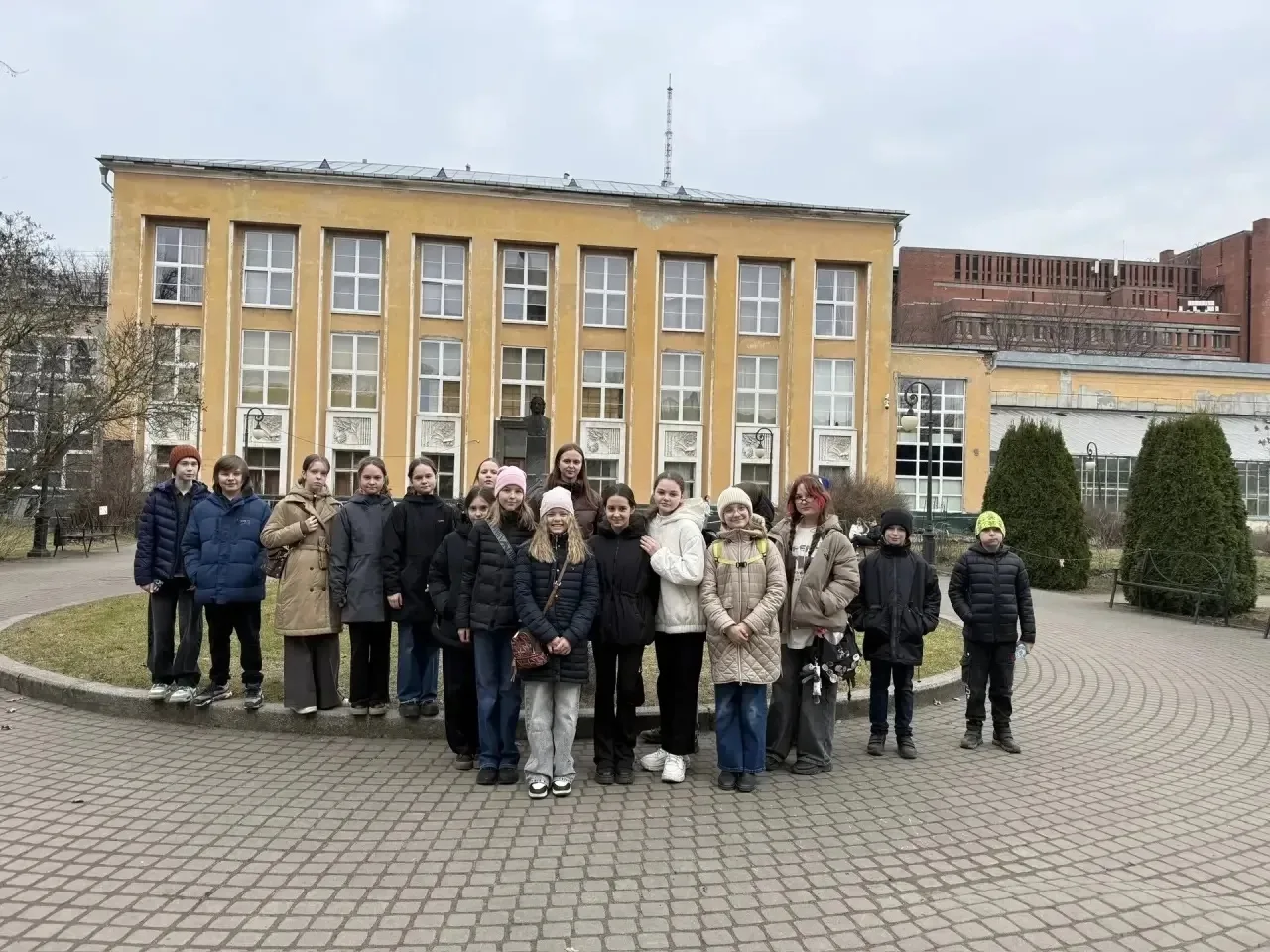 🪴Из жизни гимназистов 🌾  5-2 класс посетил Ботанический сад Петра Великого в рамках экскурсии «Зелен
