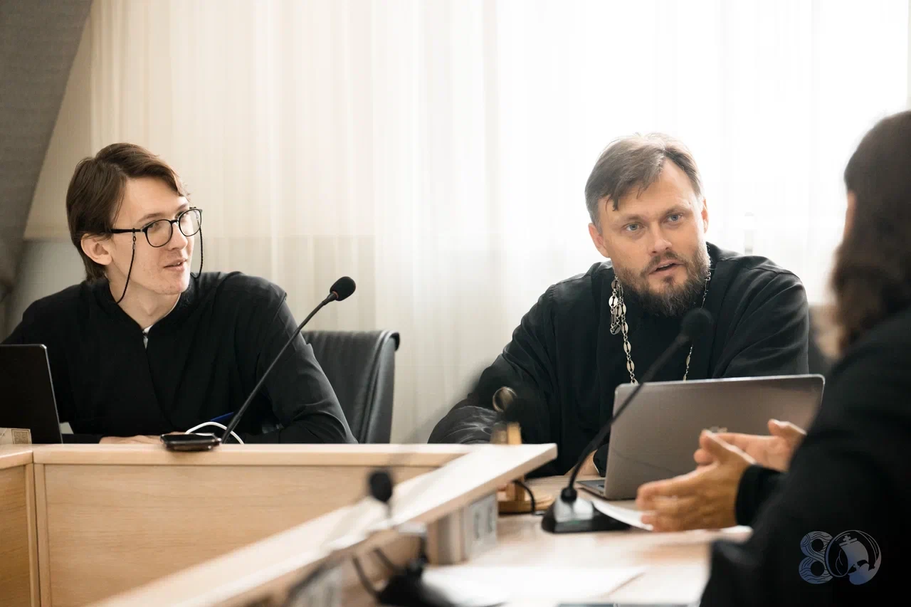 📜 Студенческое библейское общество открыло новый учебный год молебном перед иконой «Зн...