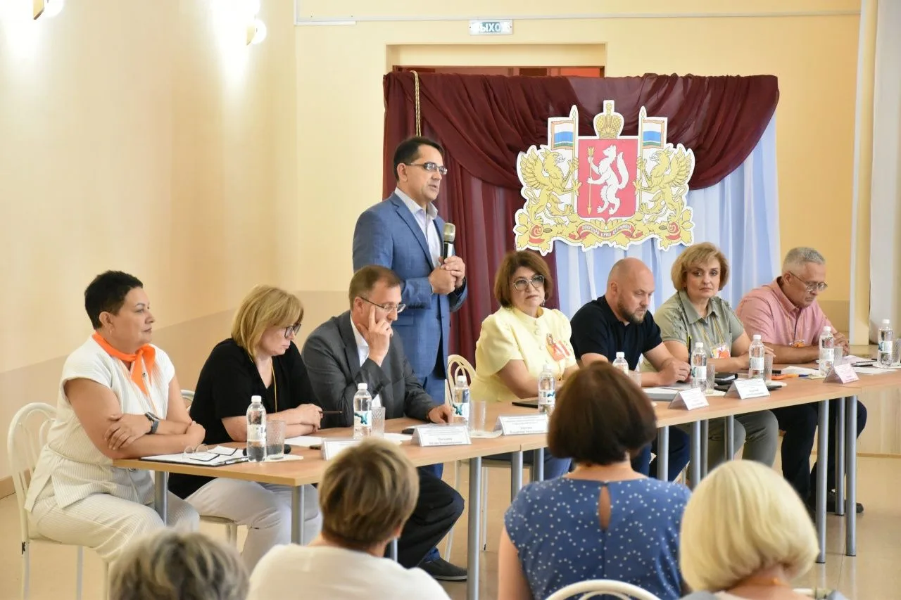 В Городском Дворце культуры 23 июля прошел окружной семинар-совещание, главной темой которого стала 