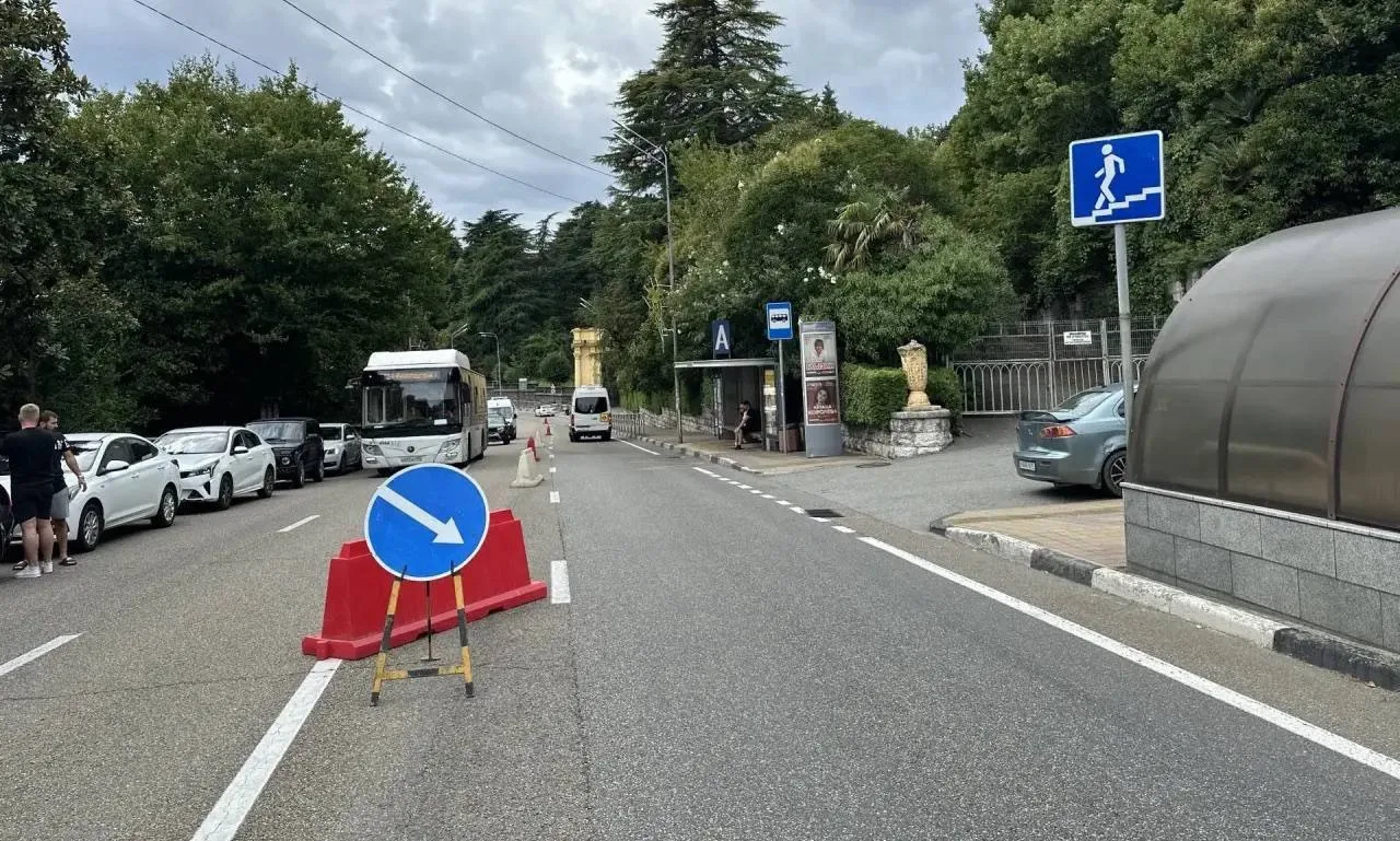 🚗 Схему движения пришлось изменить из-за огромных очереди на АЗС в Сочи.