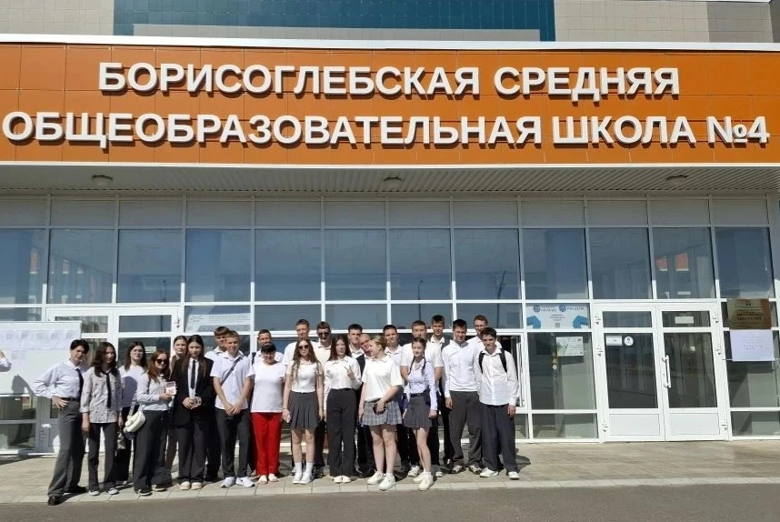 ЕГЭ — твой компас🧭

🪁Представь, что ты стоишь на пороге огромного мира. Вокруг тысячи дорог, и ты 