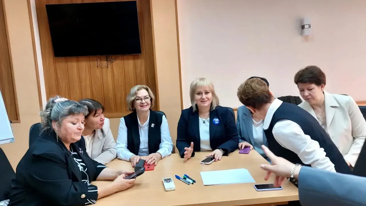 28 августа директор школы Антропова С.А. и молодой педагог, советник директора по воспи...