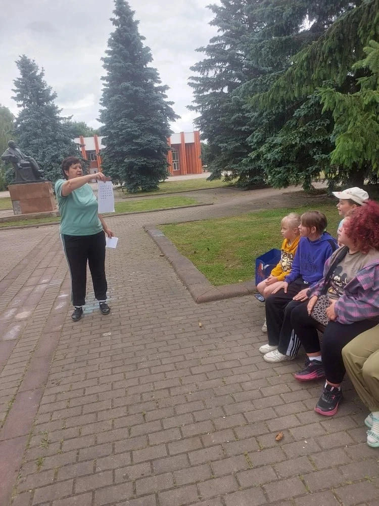 Сегодня в лагере прошел День юного следопыта!
🪵🛖🛴
По расписанию утро началось с зарядки📢🥁Взбодр