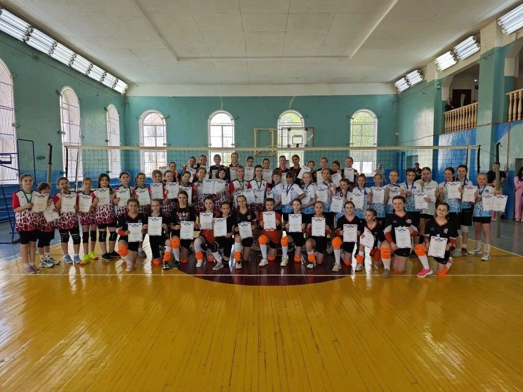 🏐 Турнир по волейболу, посвящённый Дню Победы: успехи воспитанников спортшколы №10!