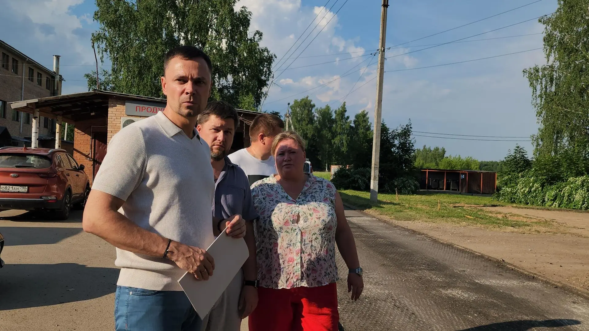 Замминистра по содержанию территорий области лично проверил, как идет благоустройство дворов в Истре