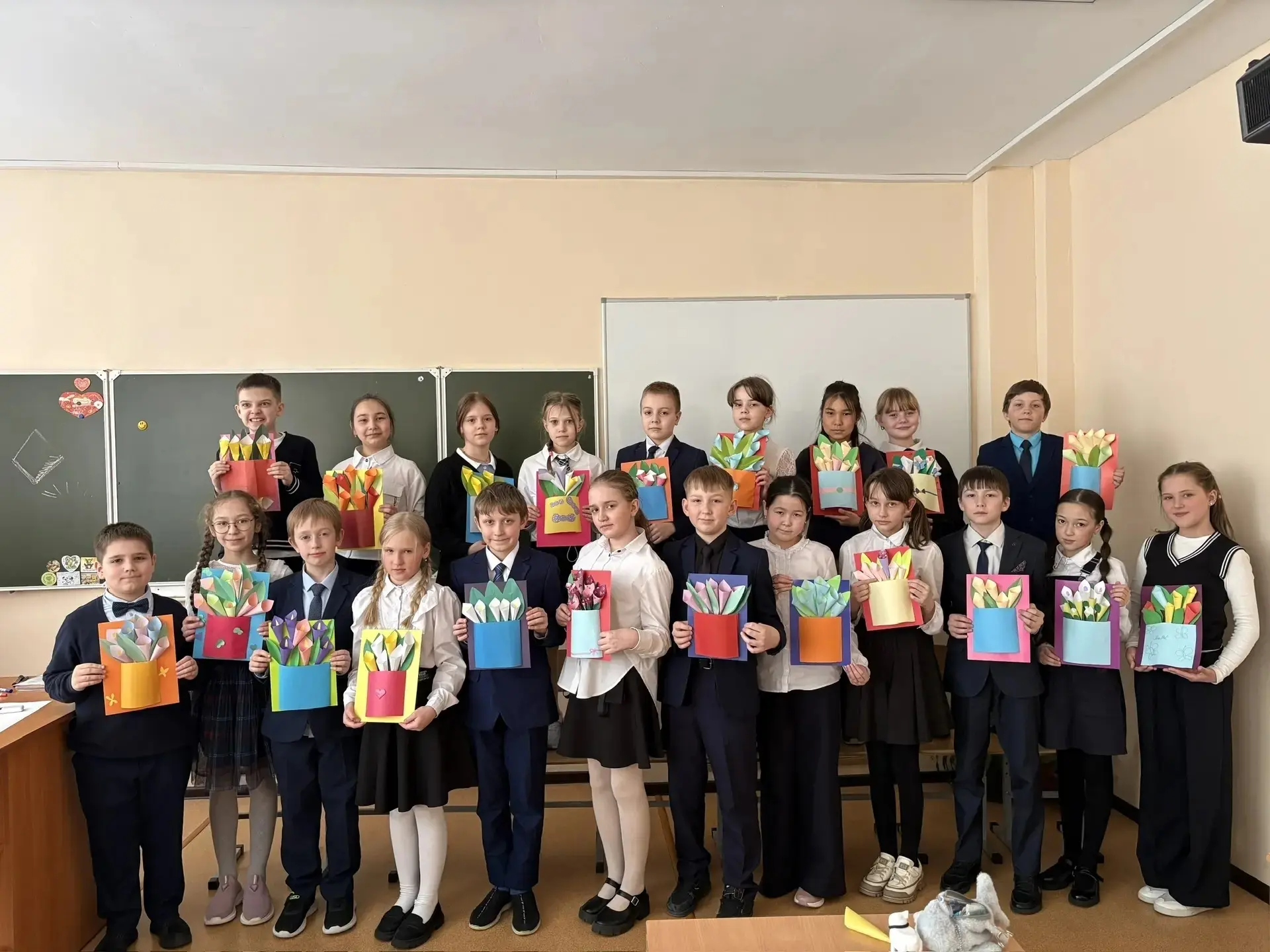 💐 8 марта- Международный женский день.  🇷🇺🌷В современной России Международный женский день остается 