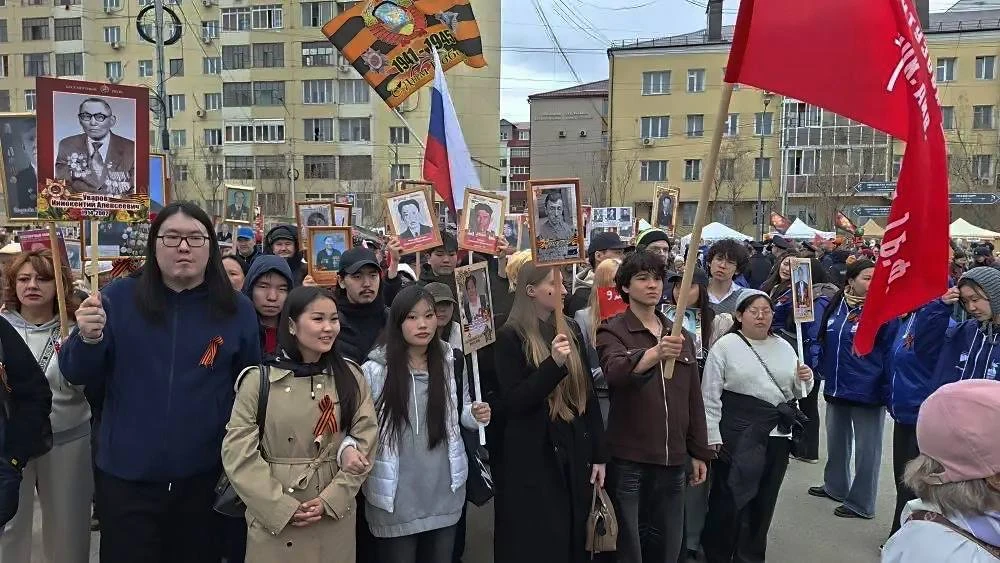 🇷🇺 Память поколений: студенты и преподаватели «Синергии» приняли участие в акции «Бессмертный полк