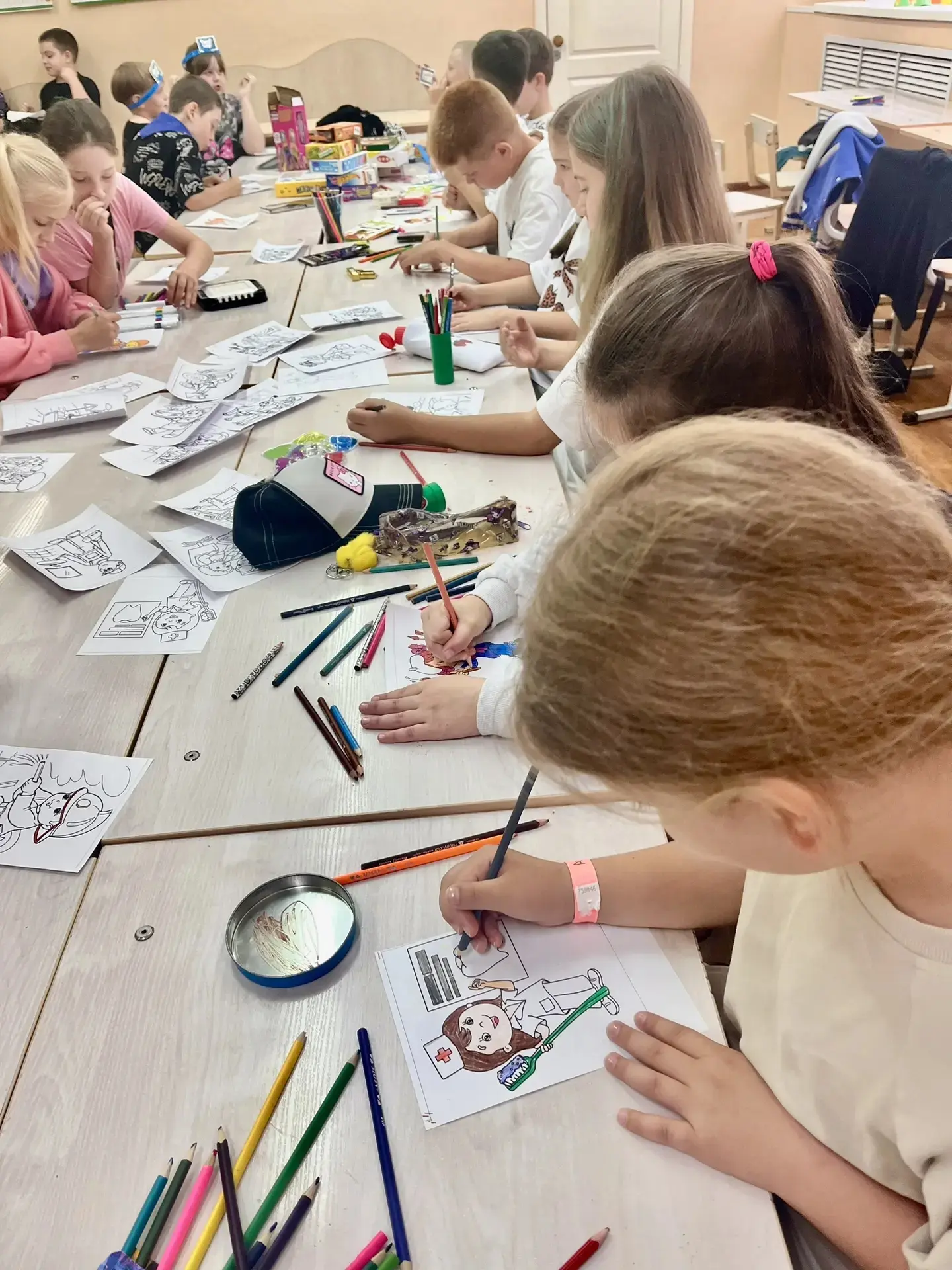 🎨📚🎭 В мире профессий: как прошёл наш тематический день в пришкольном лагере! 🚒👩‍🍳👨‍🚀

Сегодн