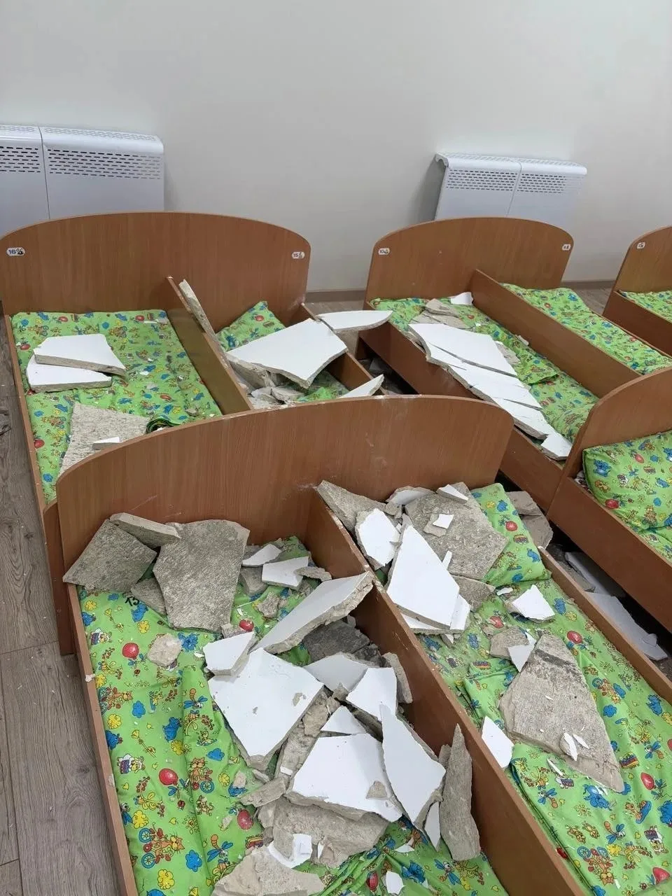 В детсаду Гуниба потолок рухнул на кровати в спальне