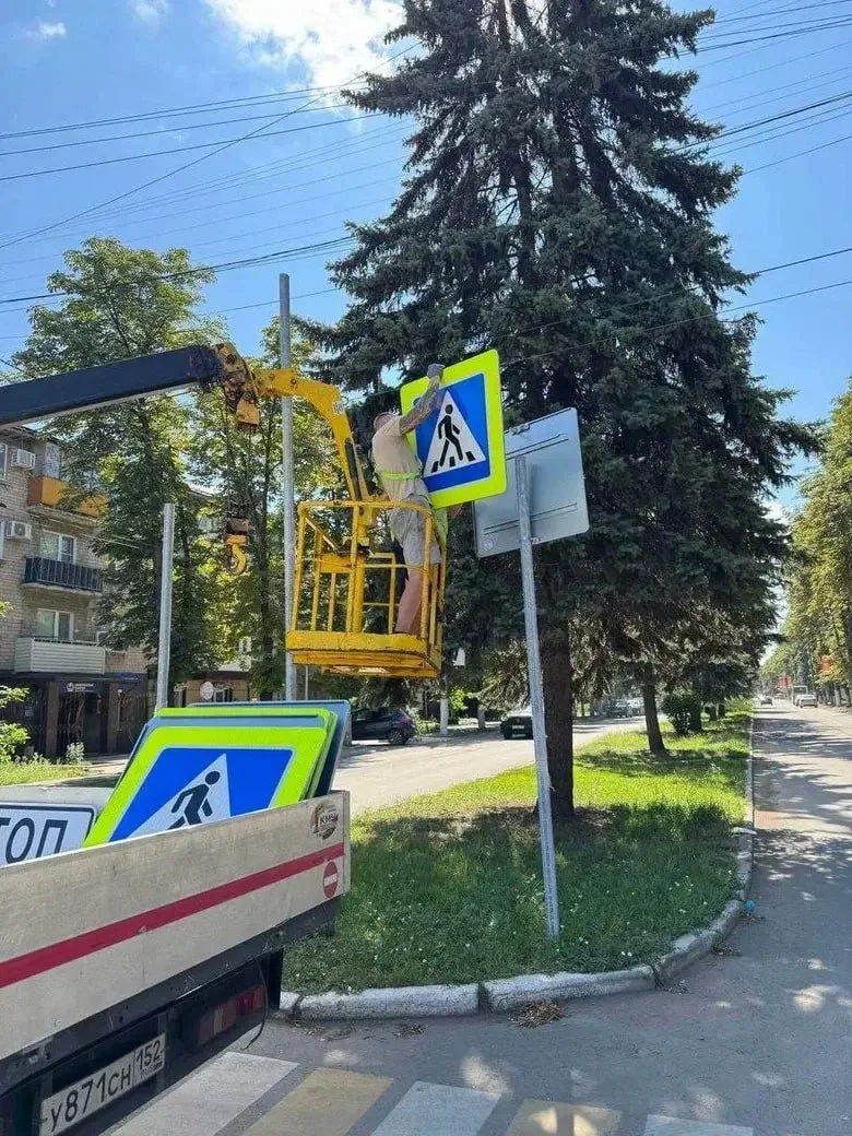 Нижегородские подрядчики установили новые дорожные знаки в Харцызске

👉🏼 Подпишись