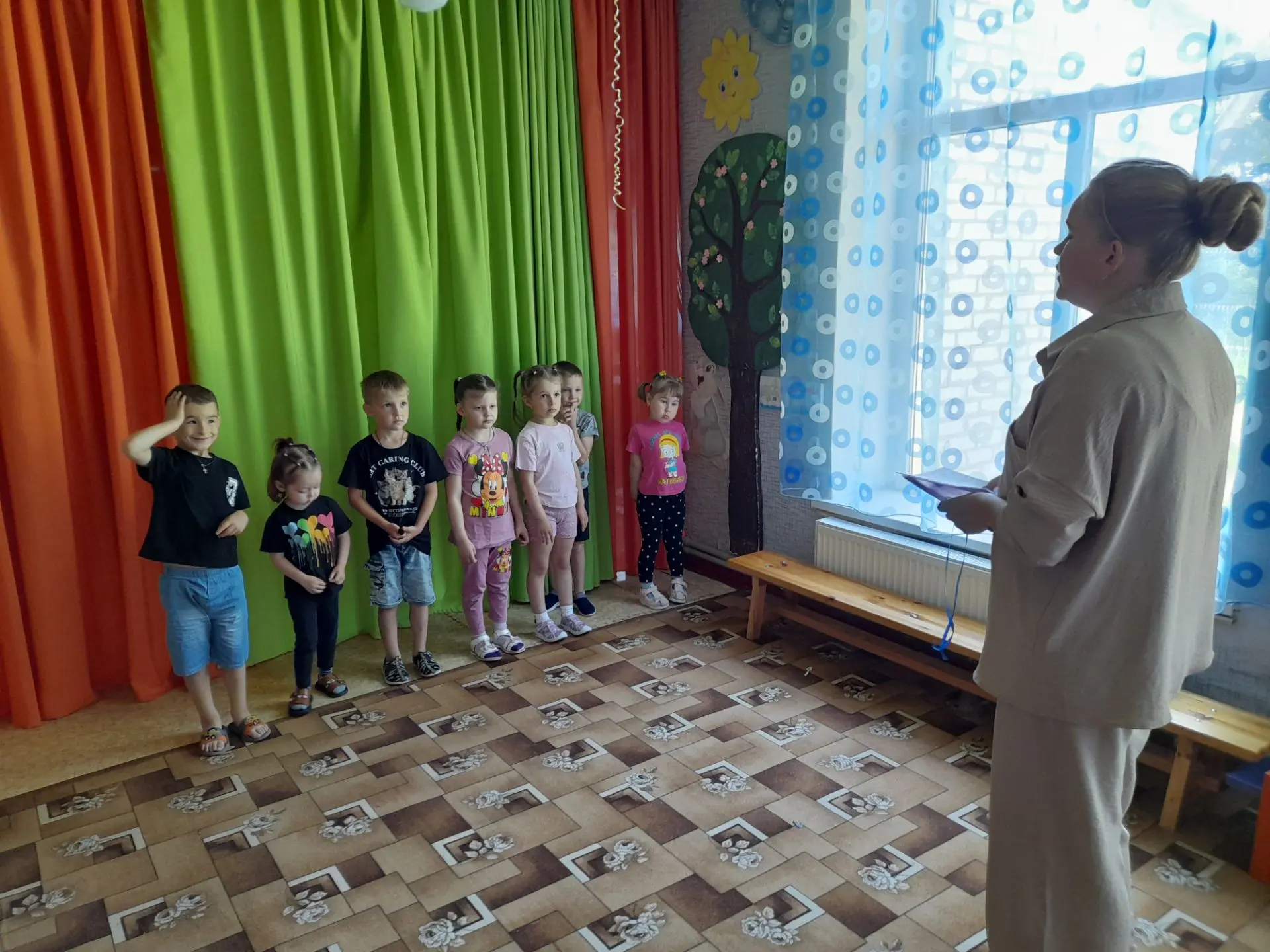 Сегодня награждали наших звездочек: за скорость в еде, за хорошее поведение, за умения и ум! Мотивир