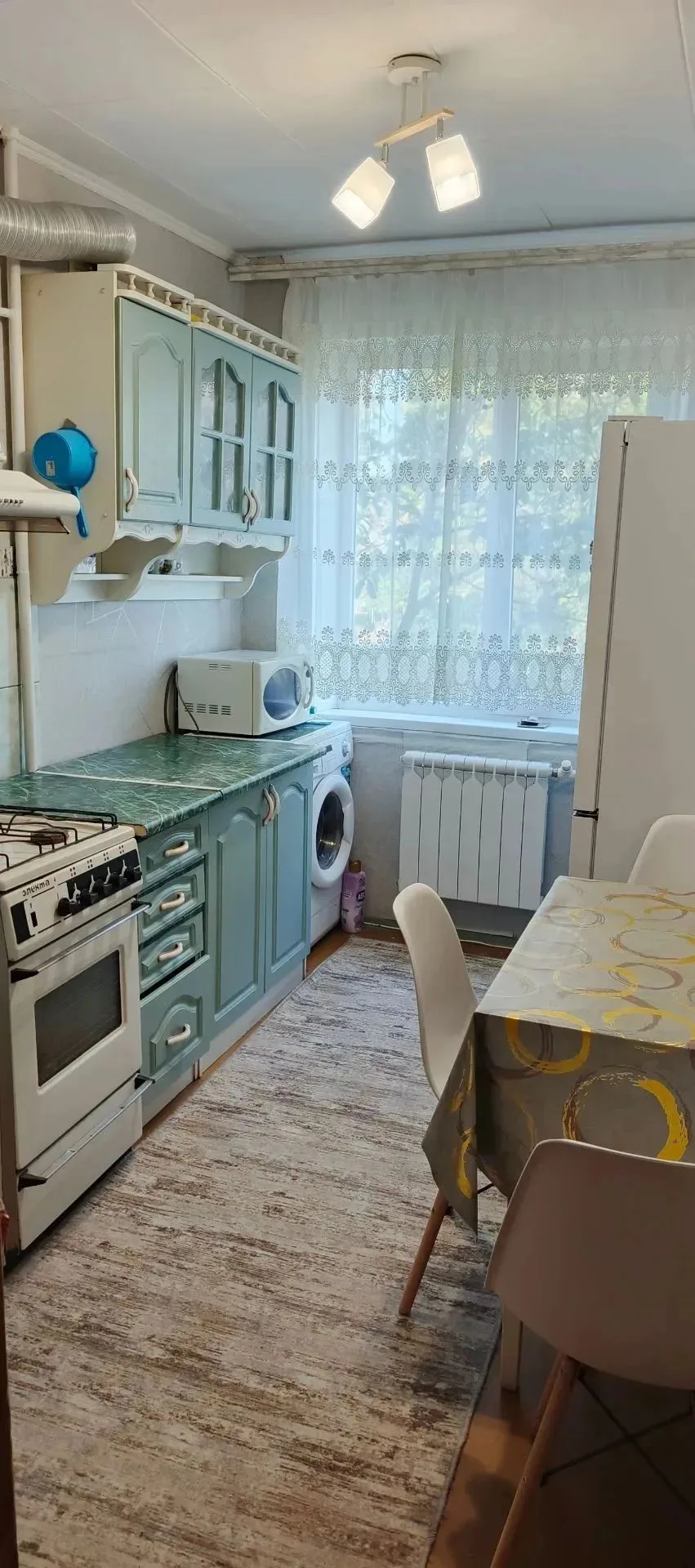 СДАЁТСЯ НЕДОРОГО В МАРИУПОЛЕ СВЕТЛАЯ И УЮТНАЯ 3-Х КОМНАТНАЯ КВАРТИРА ЦЕНТРАЛЬНЫЙ РАЙОН