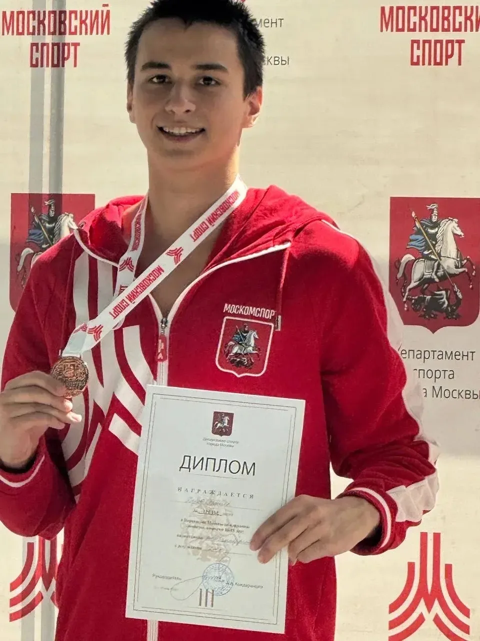 🏊 Спортсмен МКСШОР «Восток» Рамиль Дедов выиграл бронзу на юниорском первенстве Москвы по плаванию 💪
