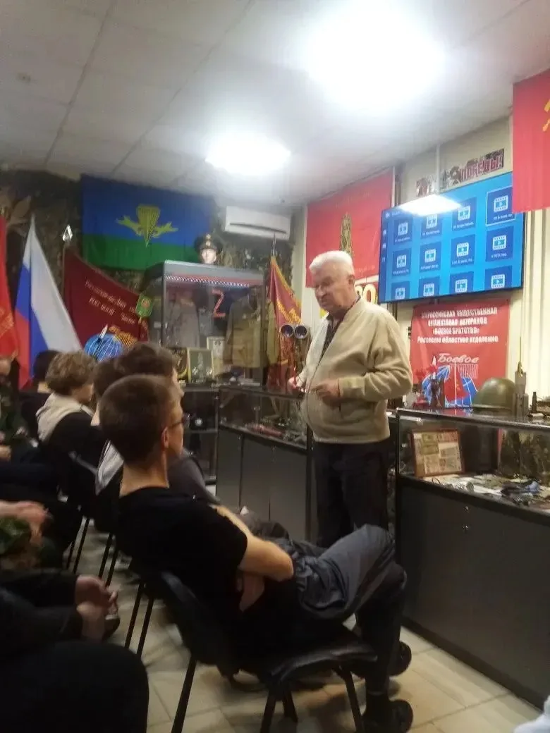 1 июня учащиеся 10 класса проходили учебные сборы на базе Центра ветеранов боевых дейст...