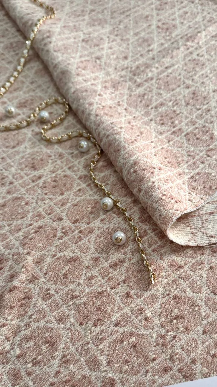 Двусторонний, нежно-розовый твид Dior 🌿