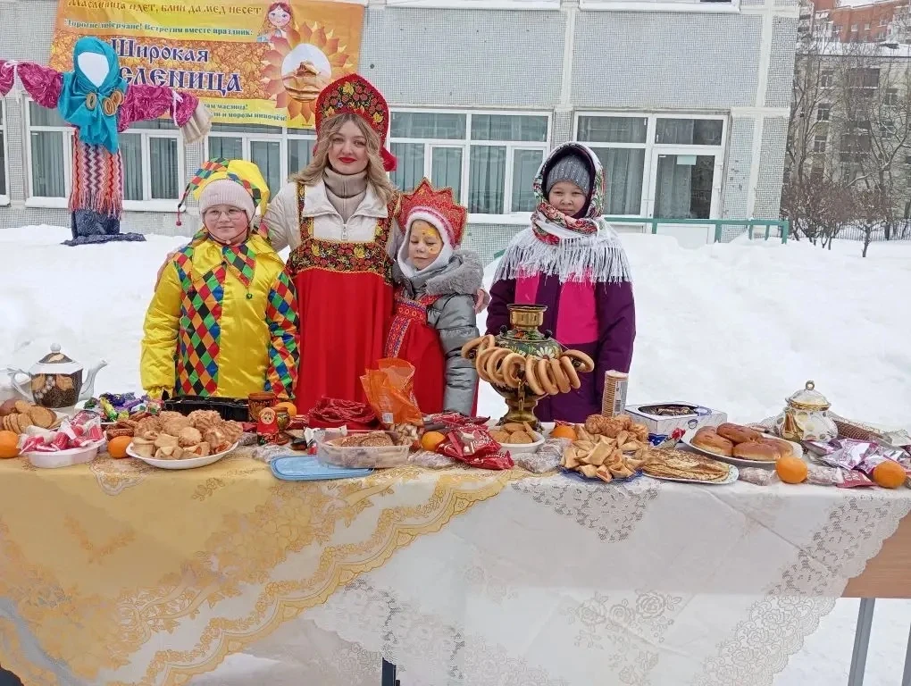 21 февраля в Кадетской школе прошёл День народных промыслов и традиций 🇷🇺  В обоих корпусах школы ре