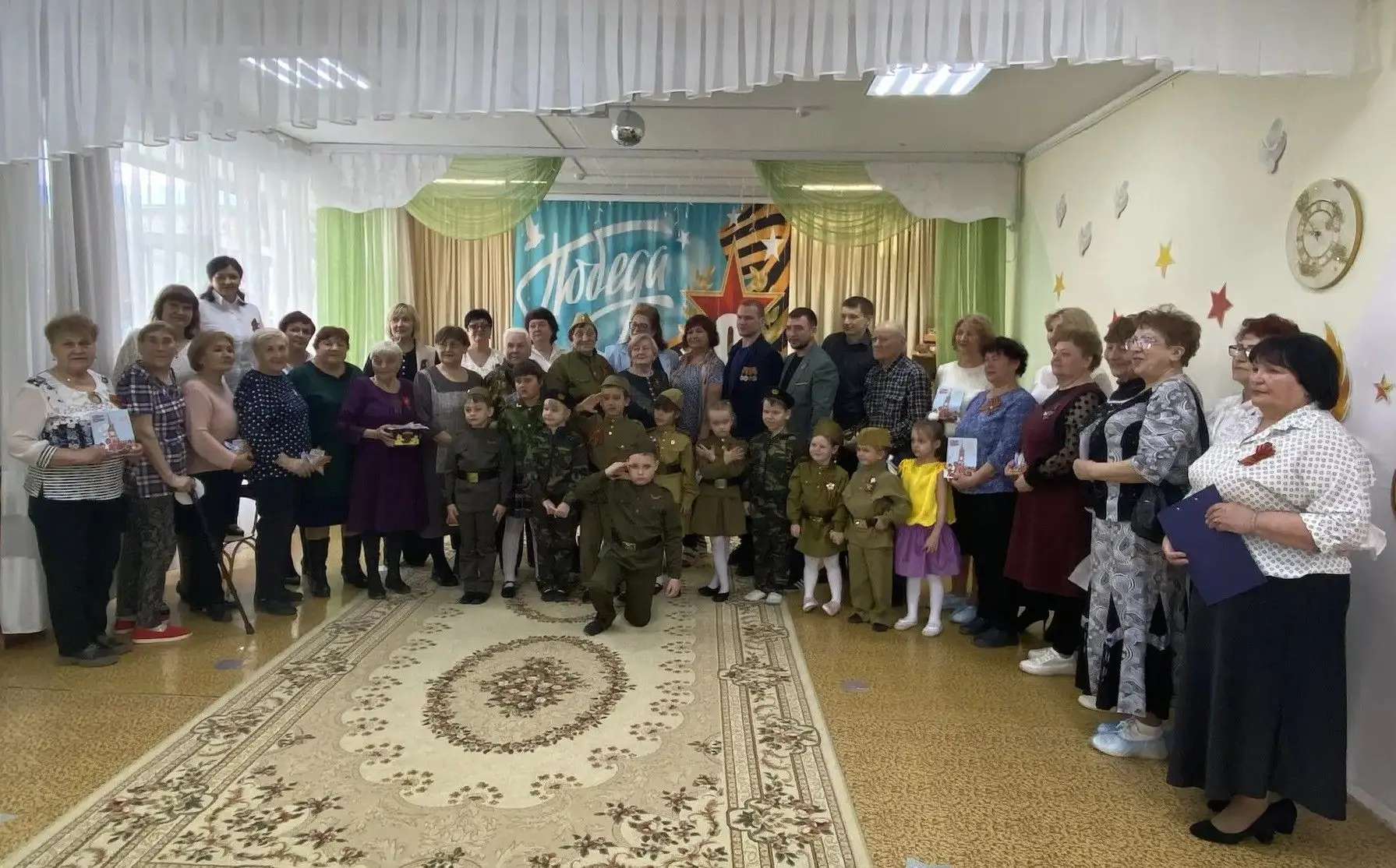 В нашем детском саду уже стало доброй традицией приглашать на торжественные мероприятия, посвящённые