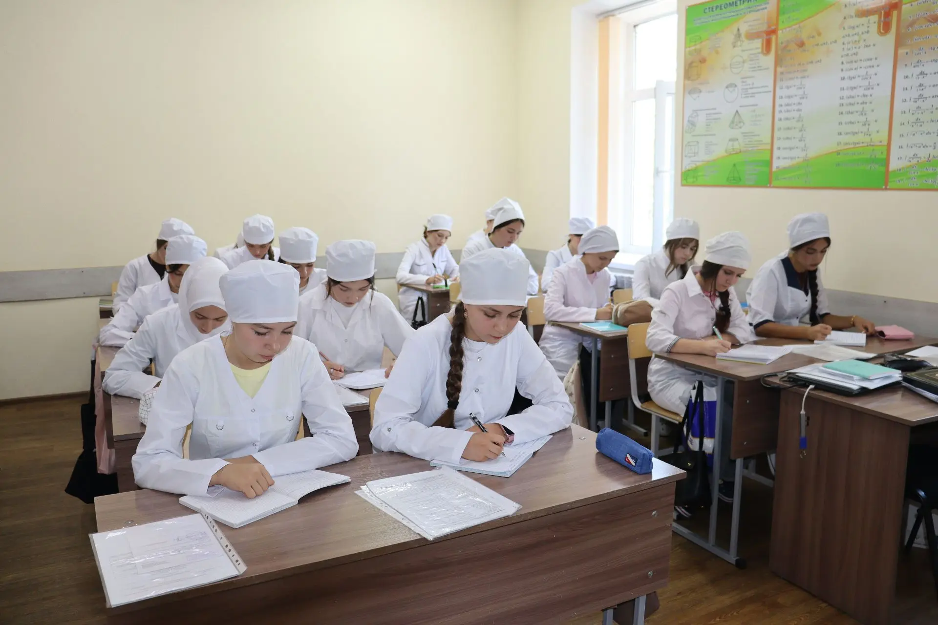 В 2026 году 334 студента, поступившие в медицинские вузы и колледжи, заключили договоры...
