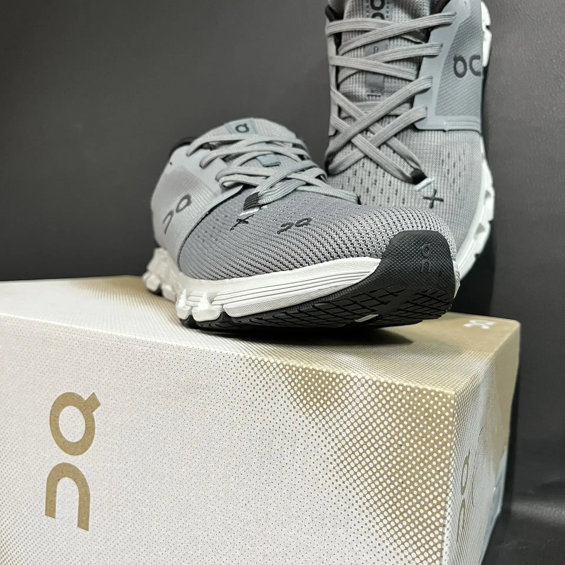 👟  ON CloudX4 👟