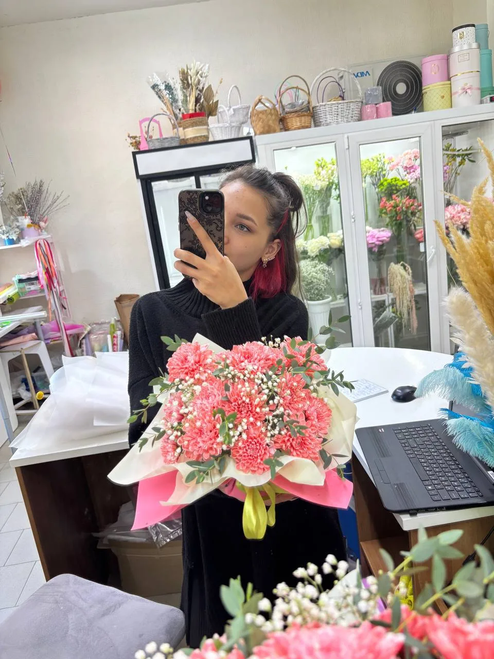 Свободные букеты на сегодня 

🍡Кулек с хризантемой, гипсофилой и эвкалиптом 
🏷️-.1000

☀️Букет Сол