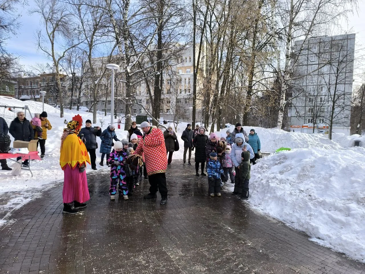 Показываем вам еще один веселый праздник Масленицы, организованный Домоуправляющей компанией Нижегор