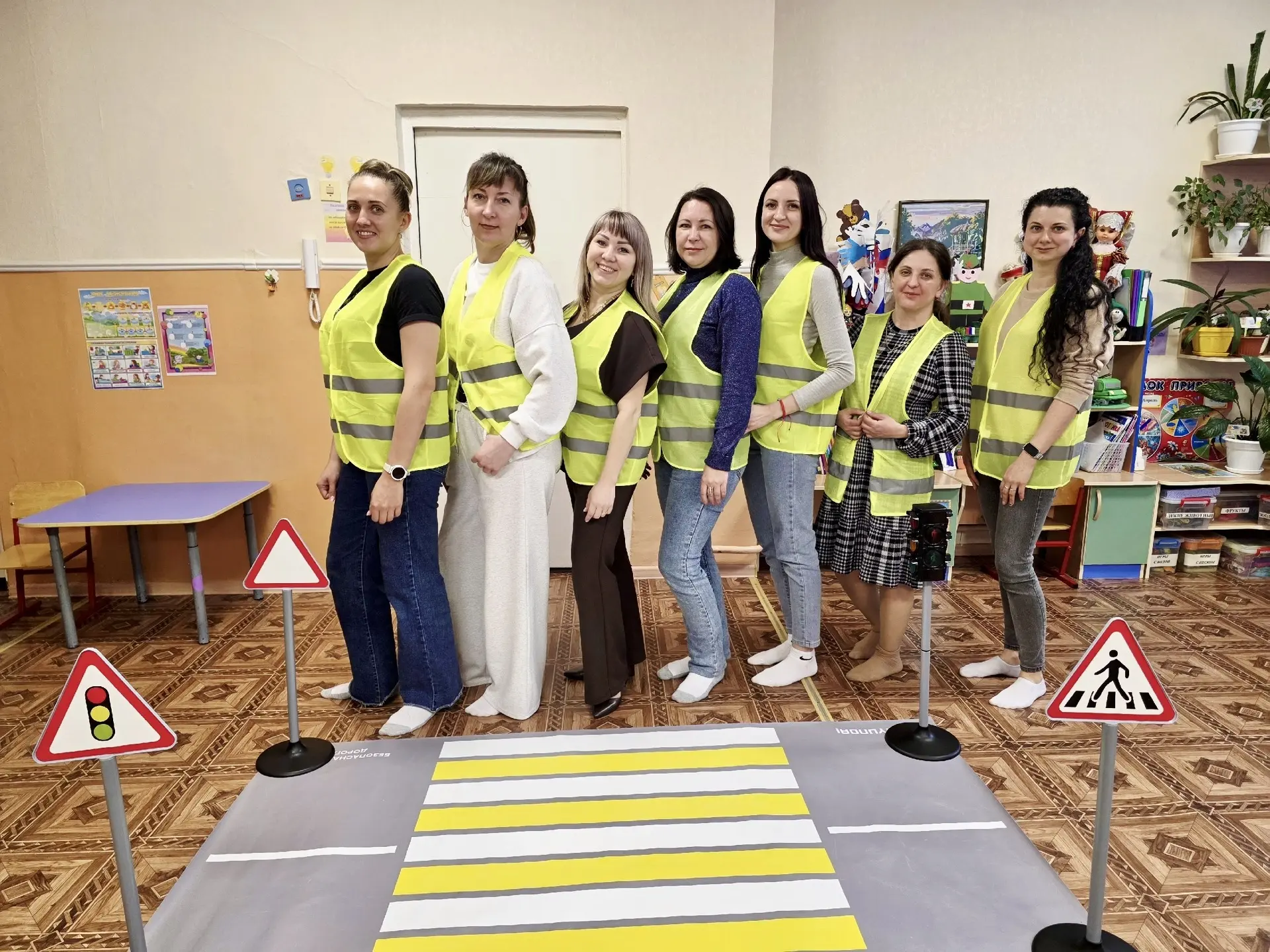 ВЕЧЕР ВОПРОСОВ И ОТВЕТОВ «ЗАКОНЫ УЛИЦЫ»🚦
📚В группе «Весёлая полянка» прошла важная встреча с родит