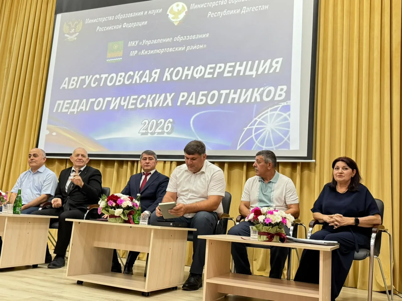 🔴Прямо сейчас: в актовом зале Нижнечирюртовской СОШ имени М.Г. Абдулаевой  проходит еж...