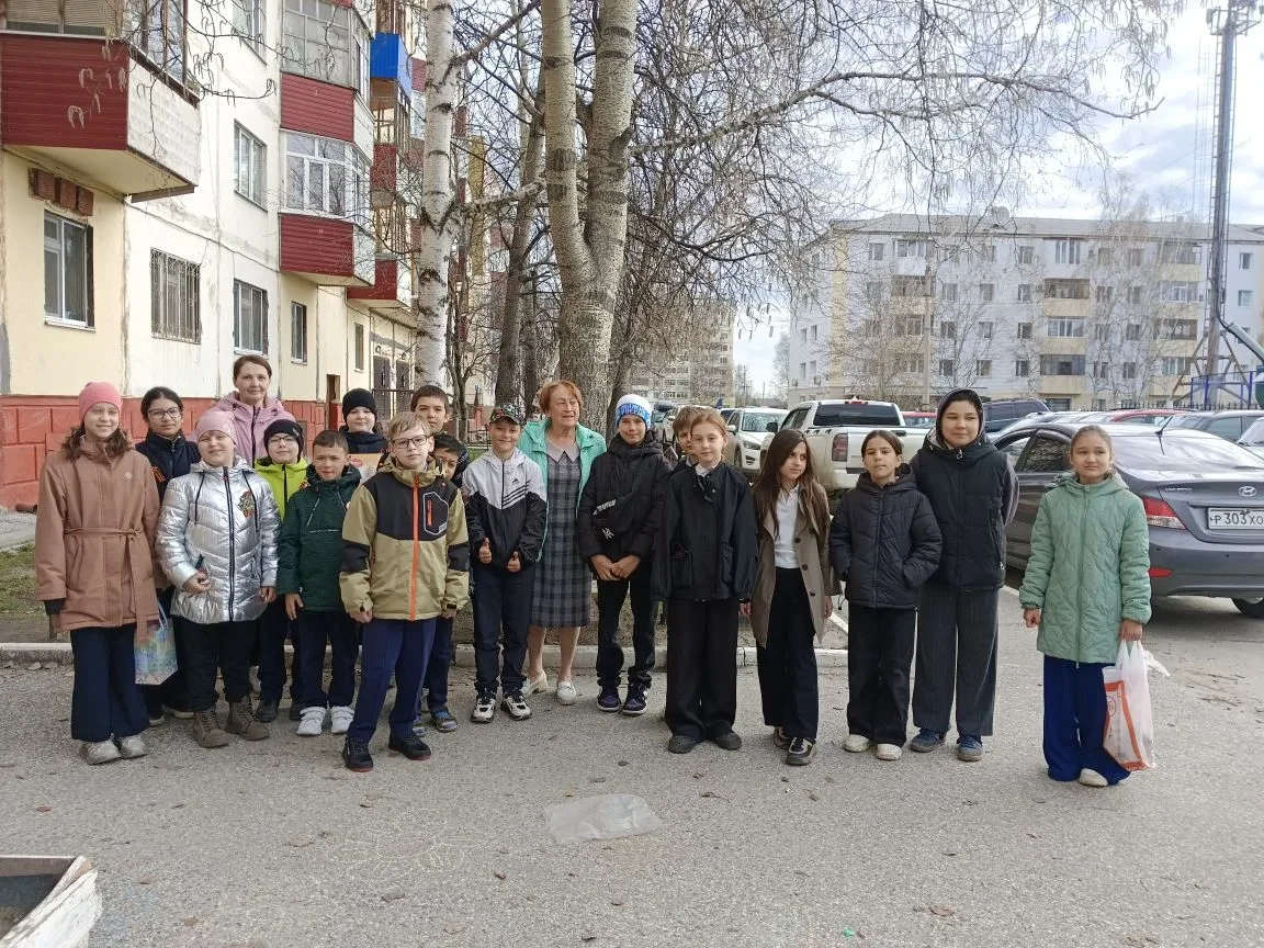 Храня традиции класса и память о героях Великой Отечественной войны, детско-взрослый коллектив 4«В» 