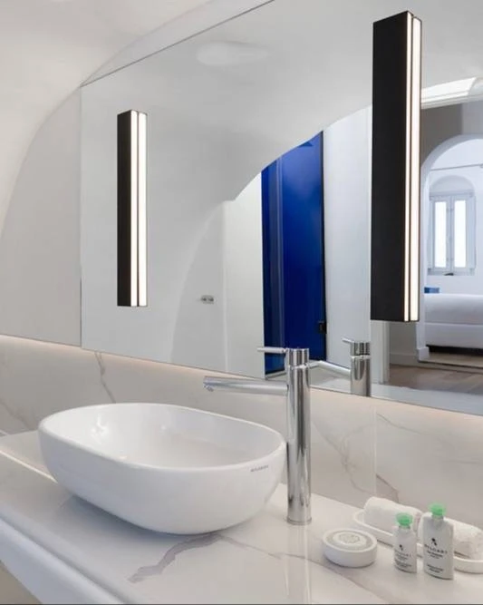 🧳 INTERIOR VOYAGES | Katikies Santorini

На вершине вулканической кальдеры, где белоснежная архитек