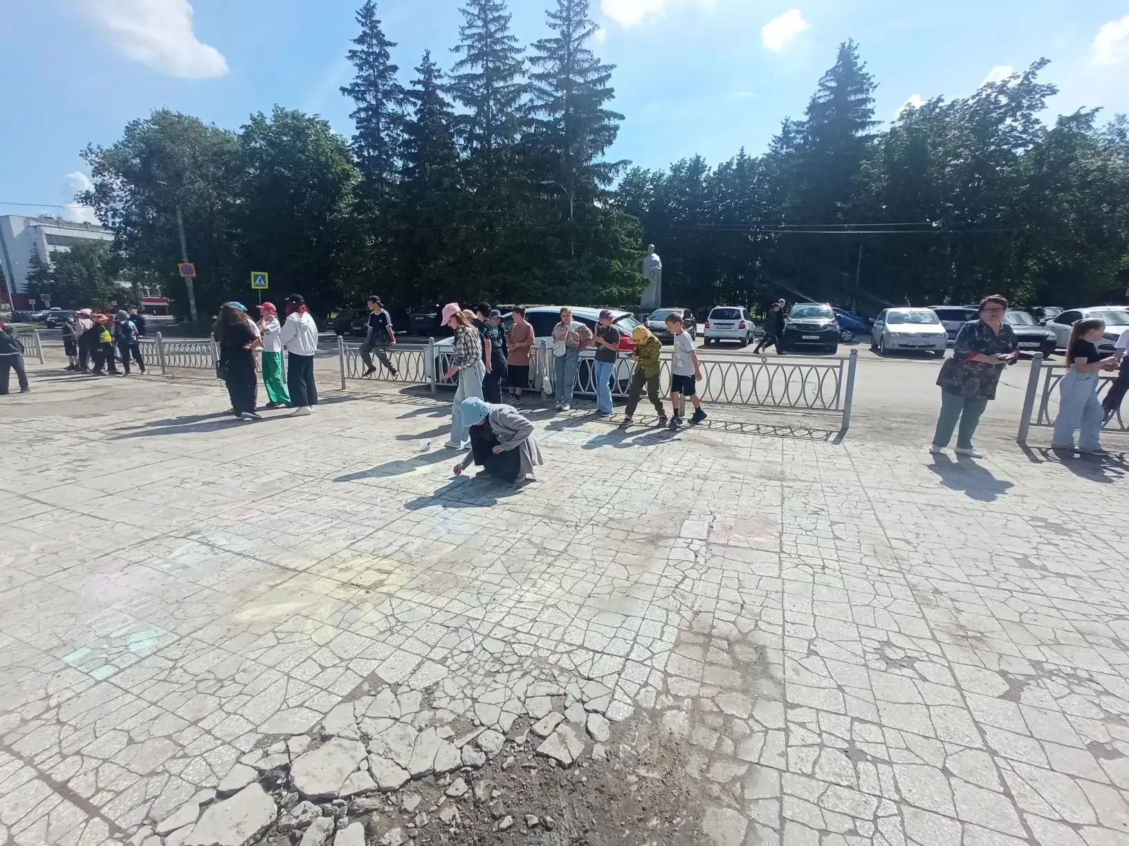 1 июня открылся пришлольный лагерь "Бригантина". День начался с зарядки, а после завтра...
