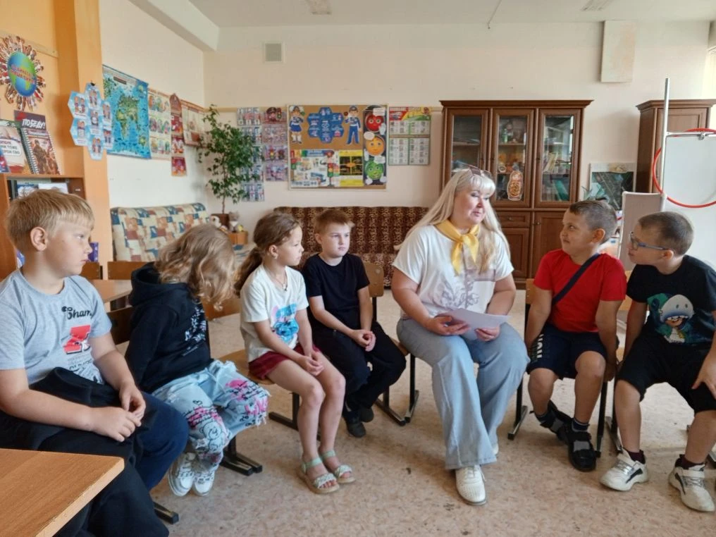 🖍️В преддверии Дня русского языка в 1-ом отряде летнего лагеря «Волшебный остров» советник директор