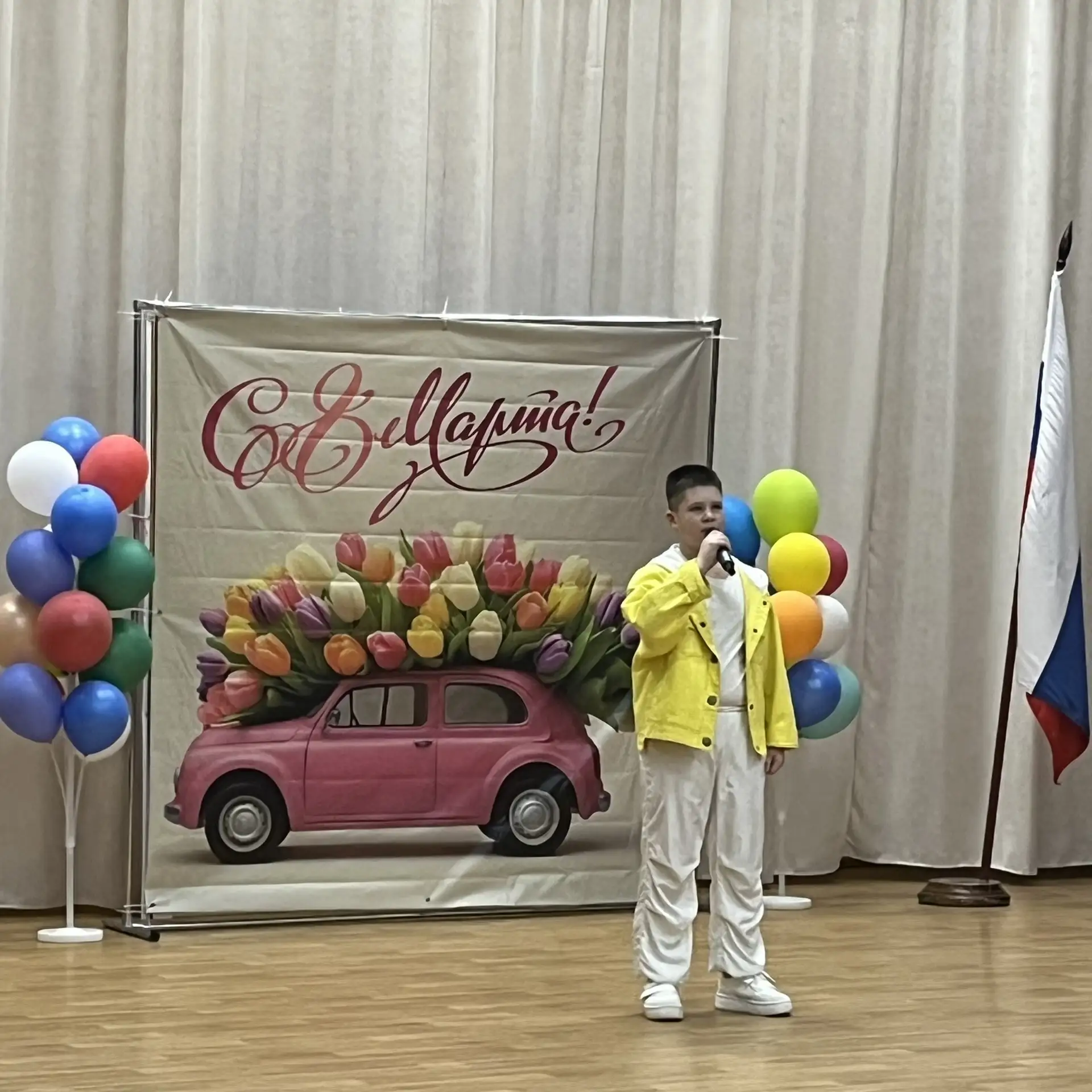 🌸💐🎶 В преддверии Международного женского дня в МАОУ «СОШ № 40» состоялся душевный праздничный концер