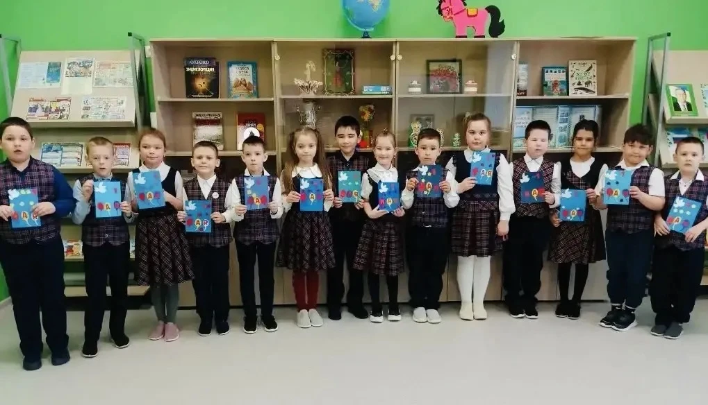 Весеннее творчество 🧑‍🎨   В преддверии праздника Весны и Труда наши юные таланты из начальных классо