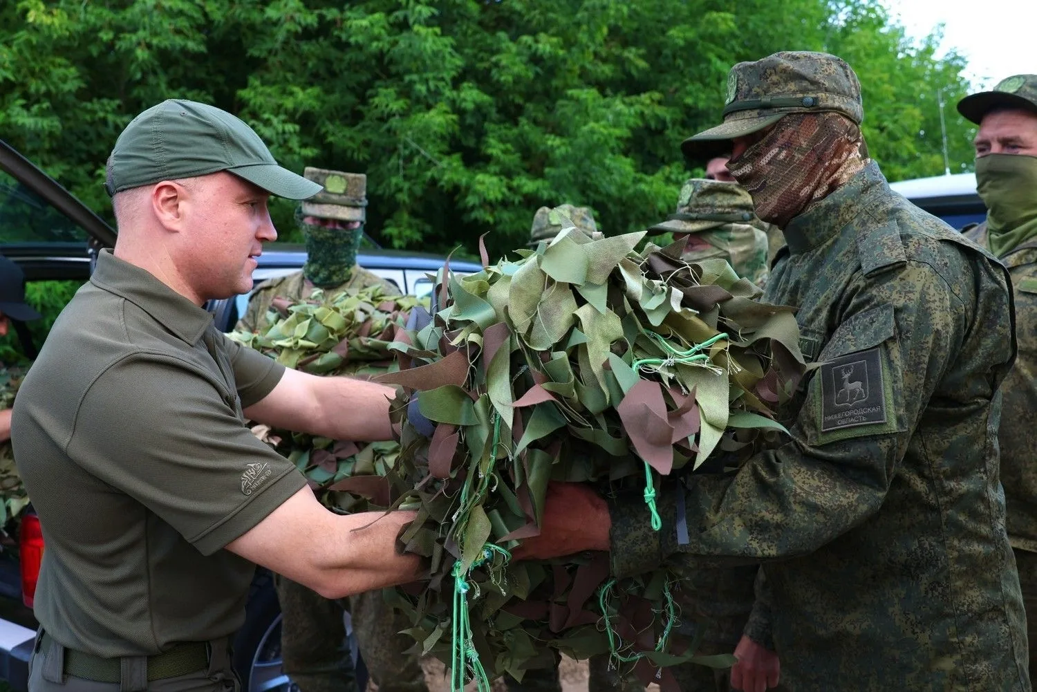 Нижегородские волонтеры передали маскировочные сети и гуманитарную помощь бойцам «БАРС-НН»