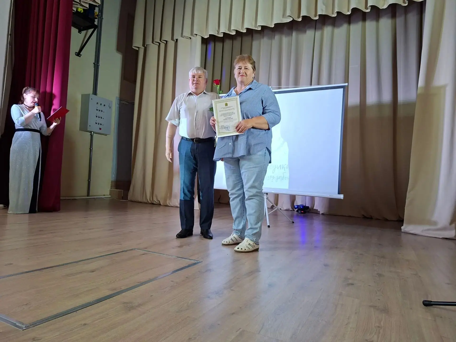 С профессиональным праздником!
 
Вчера, в культурно-досуговом центре царила особая атмосфера — здесь