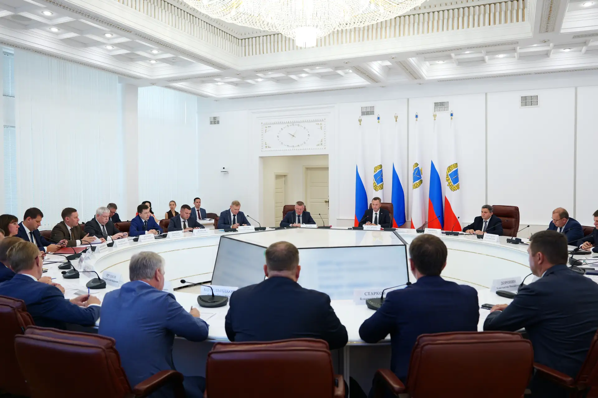 Губернатор Роман Бусаргин провел постоянно действующее совещание с заместителями предсе...
