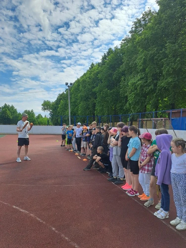 «Русская лапта» в пришкольном лагере «Юная смена».