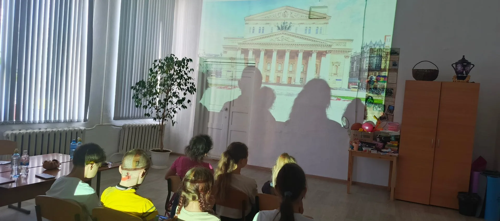 С учащимися ДШИ совершили настоящее путешествие в мир искусства! 🎭