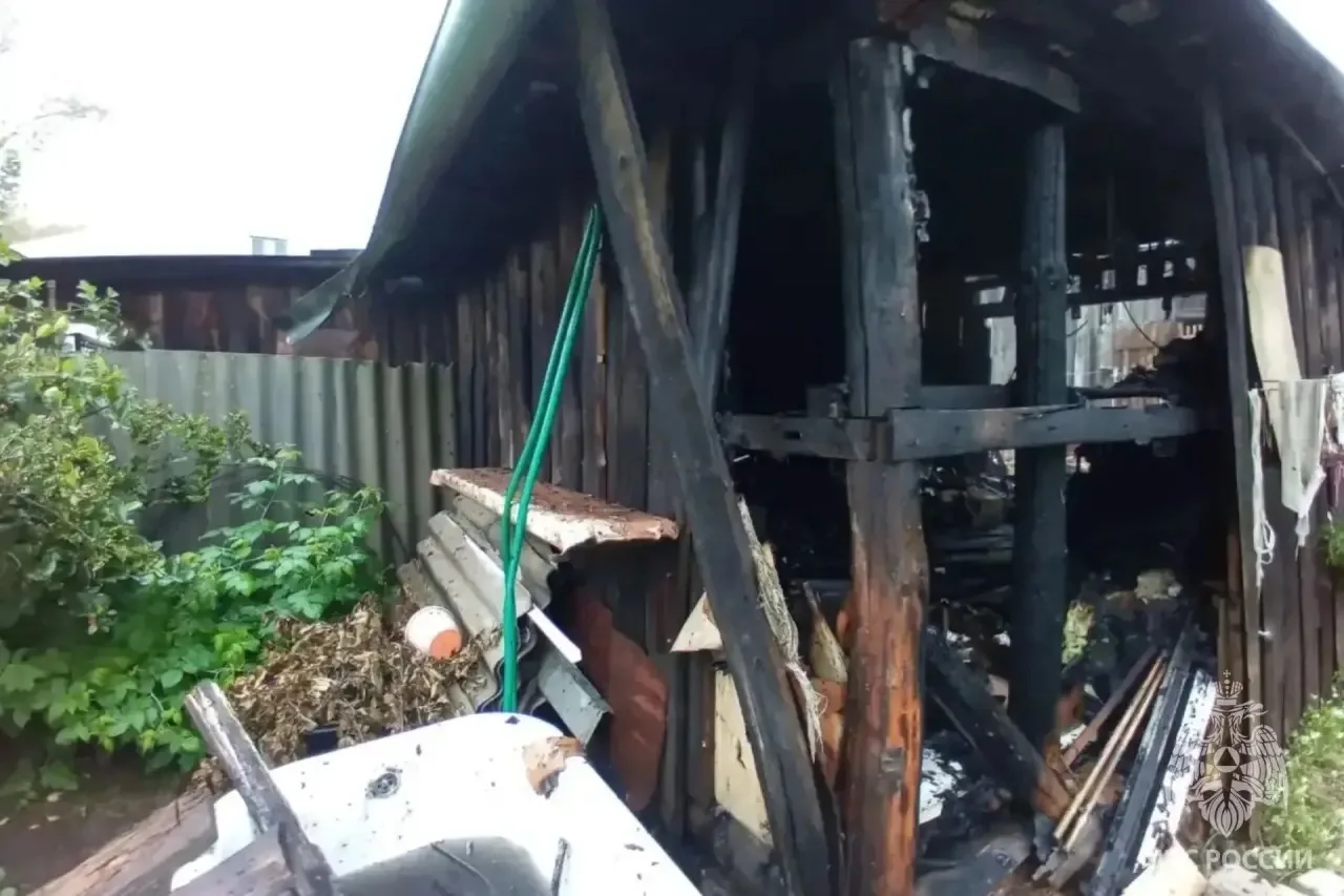 🚗🔥 Чуть не остался без авто, в гараже вспыхнул пожар