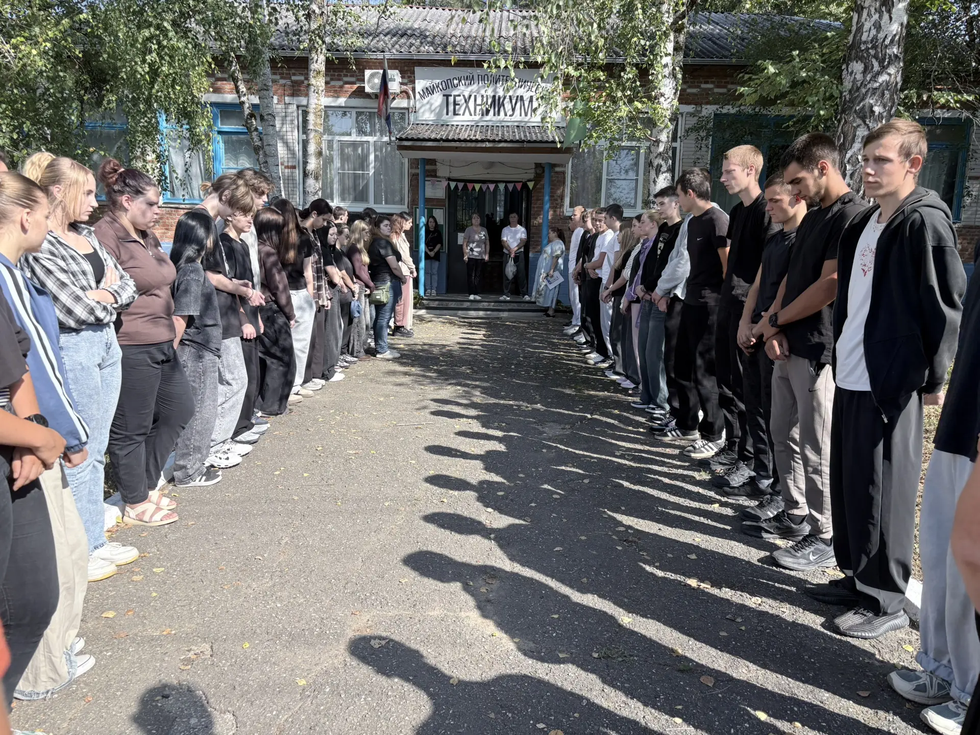 Память, которую хранят сердца: в техникуме почтили жертв трагедии в Беслане 🕯️